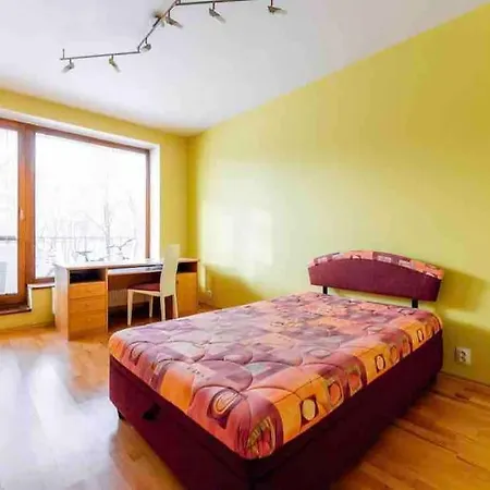 Slnecny A Priestranny Vo Vybornej Lokalite Apartment